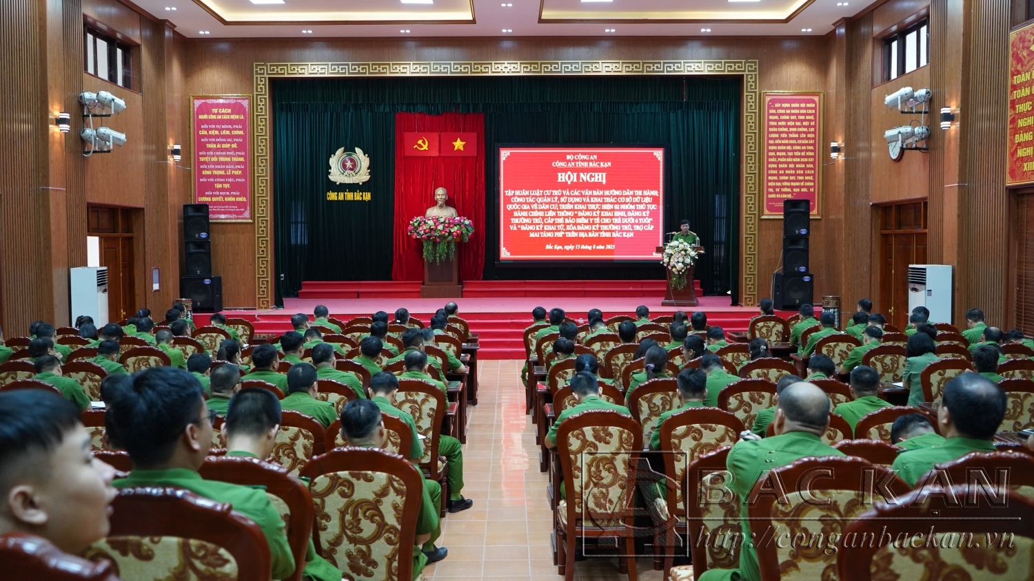 Tập huấn Luật cư trú; quản lý, khai thác Cơ sở dữ liệu quốc gia về dân cư và 02 nhóm thủ tục hành chính liên thông