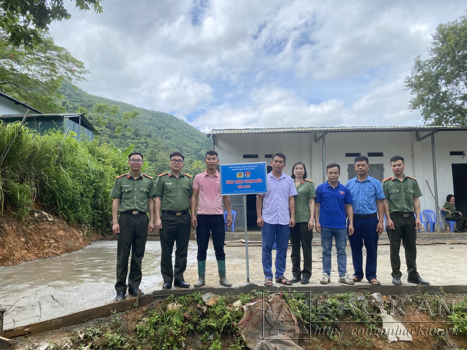 gắn biển công trình thanh niên