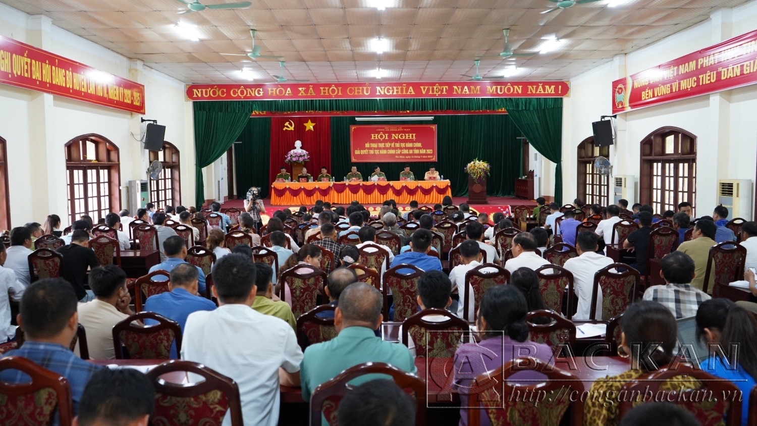 Công an tỉnh đối thoại trực tiếp về thủ tục hành chính, giải quyết thủ tục hành chính cấp Công an tỉnh.