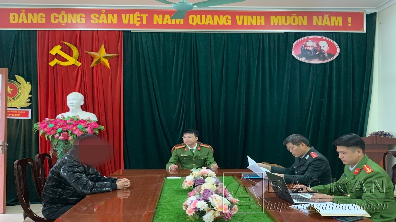  Cơ quan Công an, Thanh tra Sở Lao động, thương binh và xã hội tỉnh làm việc với người quản lý có sử dụng lao động dưới 18 tuổi.