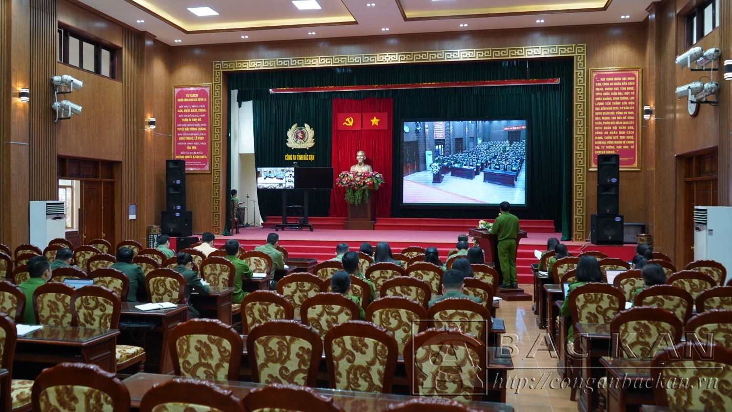 Các đại biểu tại điểm cầu Công an tỉnh Bắc Kạn