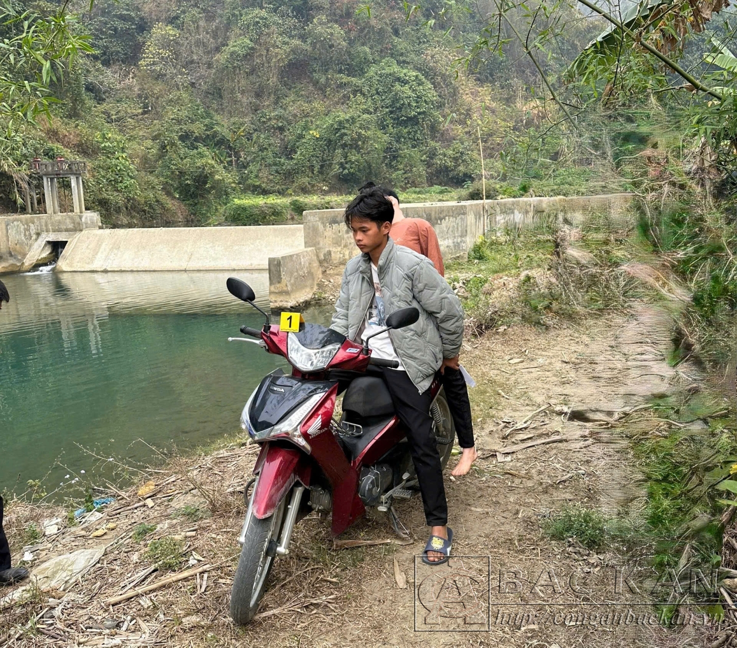Đối tượng Hoàng Á Thành diễn tả quá trình đưa nạn đến địa điểm thực hiện hành vi xâm hại