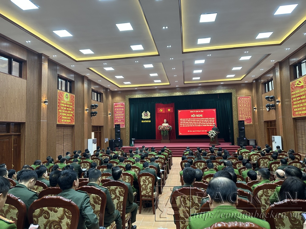 Đại tá Hà Văn Tuyên, Uỷ viên BTV Tỉnh uỷ, Bí thư Đảng uỷ, Giám đốc Công an tỉnh chủ trì hội nghị