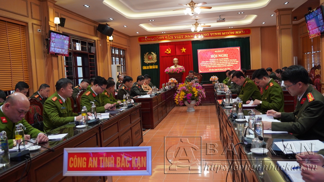 Các đại biểu dự hội nghị tại điểm cầu Bắc Kạn