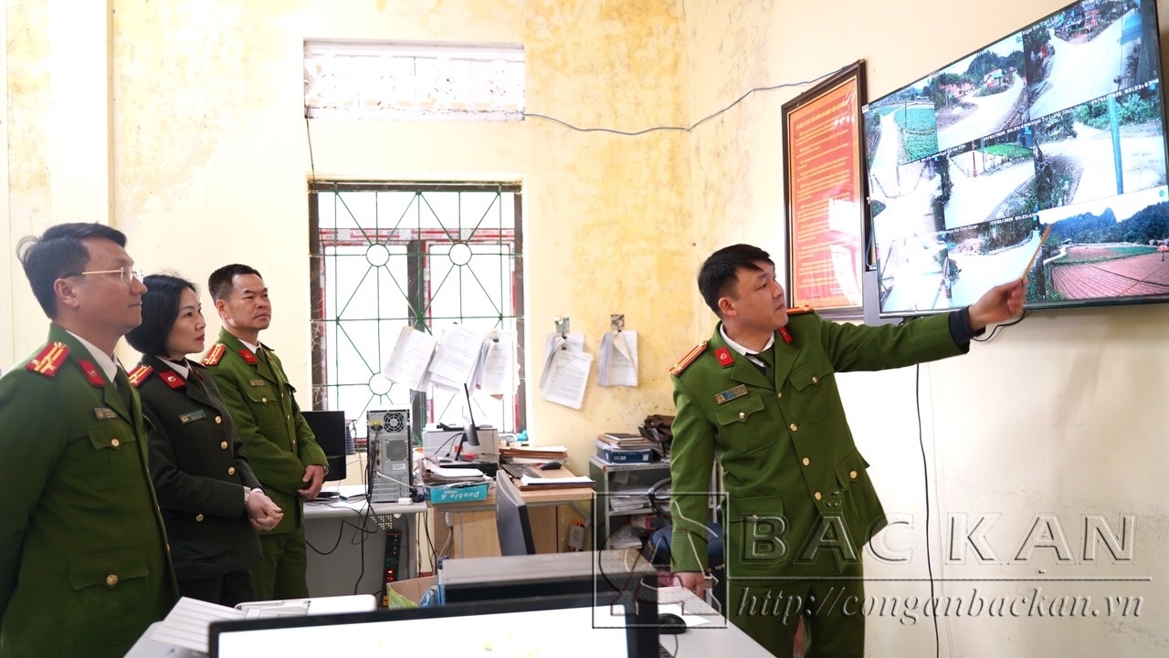 Công an xã Vũ Muộn, huyện Bạch Thông báo cáo thực tế việc triển khai mô hình “Camera an ninh”.