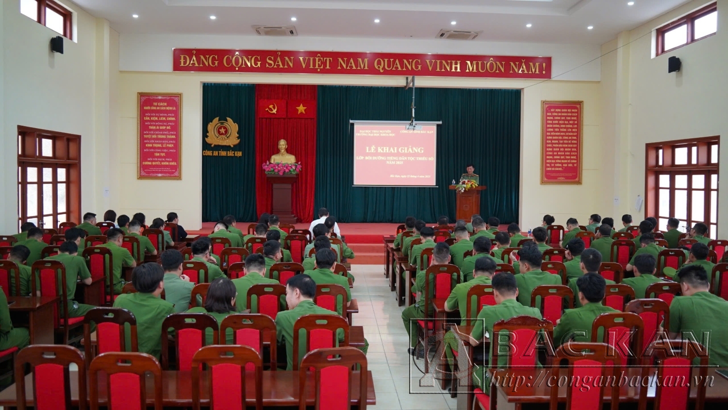 Khai giảng lớp bồi dưỡng tiếng dân tộc thiểu số năm 2025