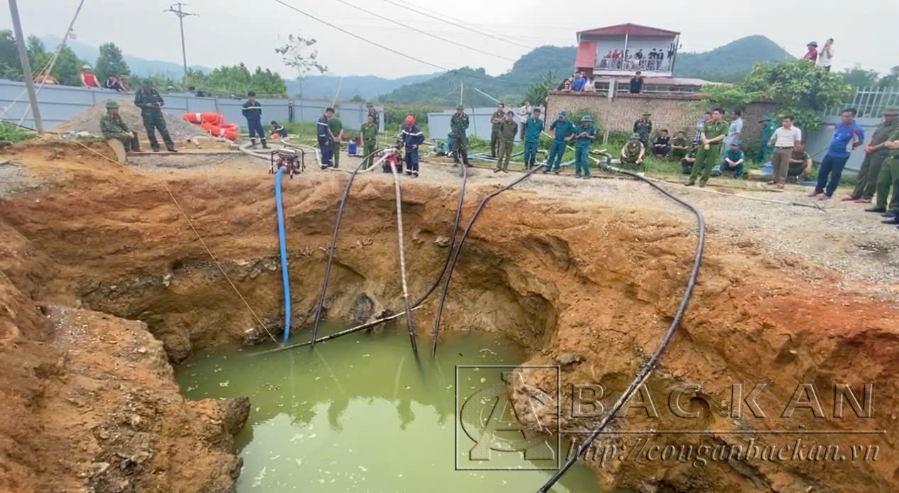 bơm nc hố t thần