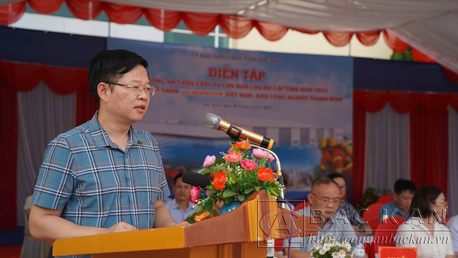 Đồng chí Đinh Quang Tuyên, Uỷ viên Ban thường vụ Tỉnh uỷ, Phó Chủ tịch thường trực UBND tỉnh phát biểu khai mạc