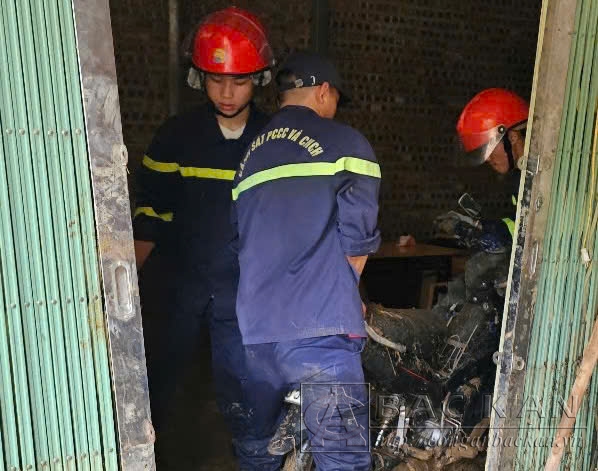 Lực lượng Cảnh Sát PCCC và CNCH giúp các gia đình khắc phục hậu quả