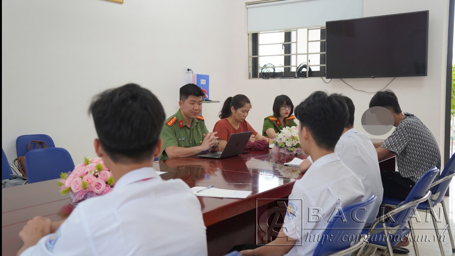 Cơ quan Công an làm việc với đại diện Nhà trường và các học sinh