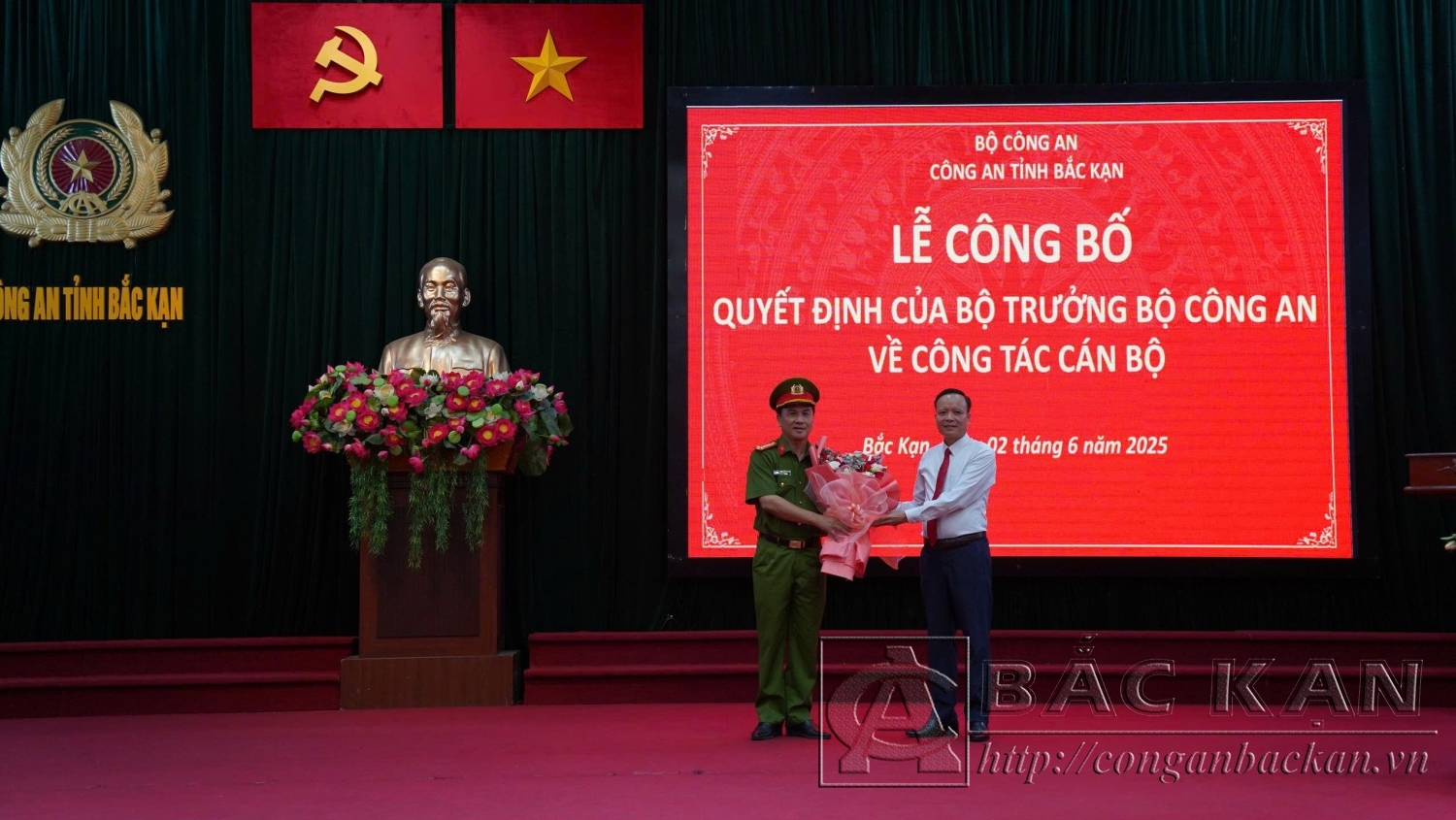 đ c Lưu tặng hoa