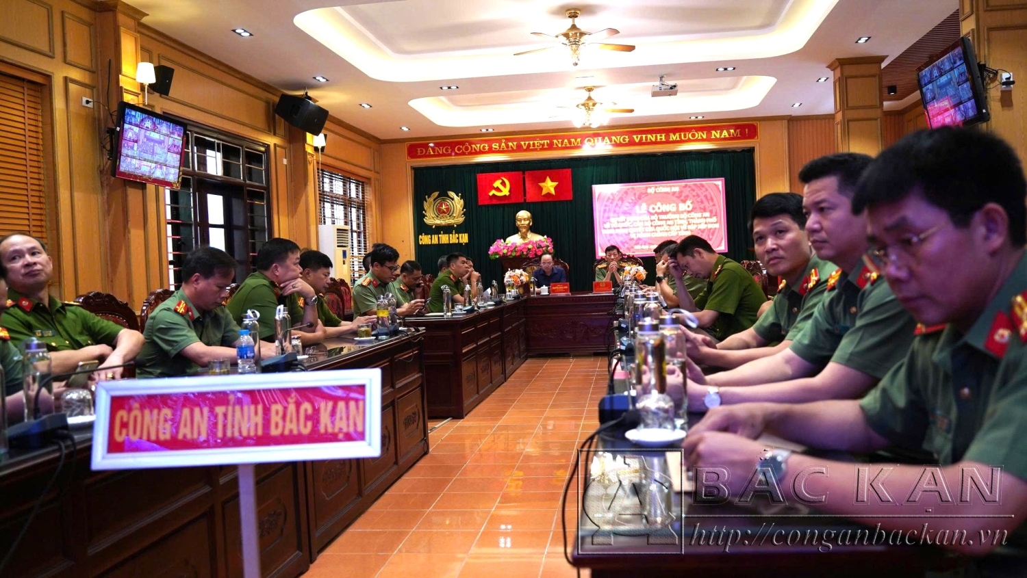 Các đại biểu tại điểm cầu Công an tỉnh Bắc Kạn