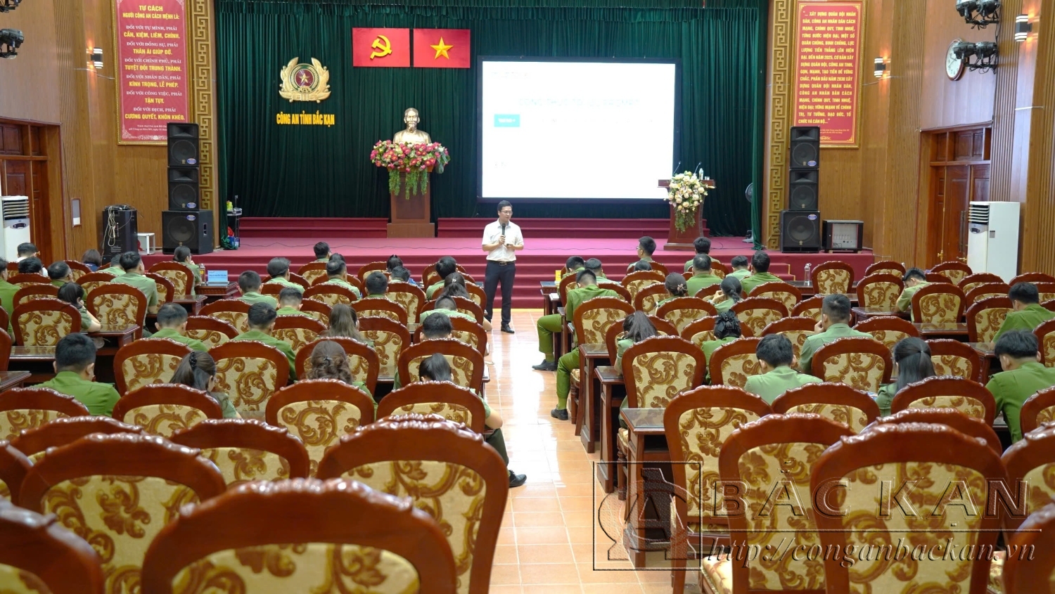 mobi giảng bài